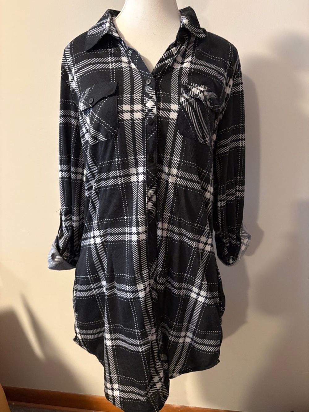 White Mark Black and White PlaidTunic Dress Shirt. Size Medium